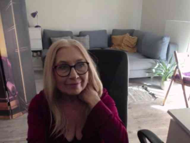 BlondeSofia webcam