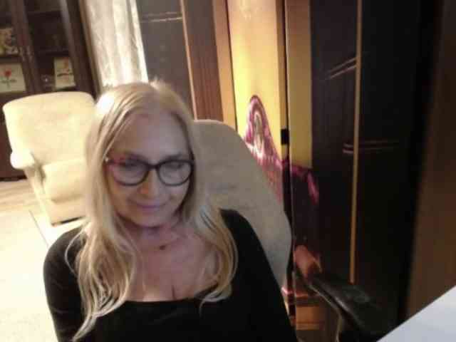 BlondeSofia webcam