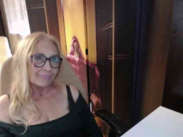 BlondeSofia webcam