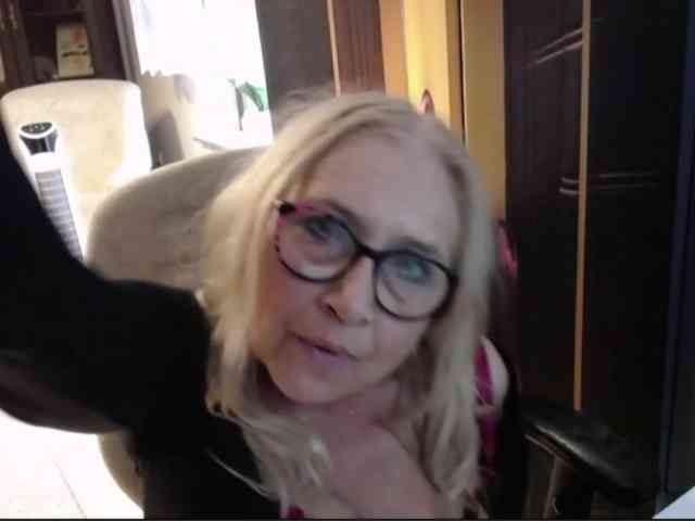 BlondeSofia webcam