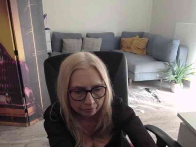 BlondeSofia webcam