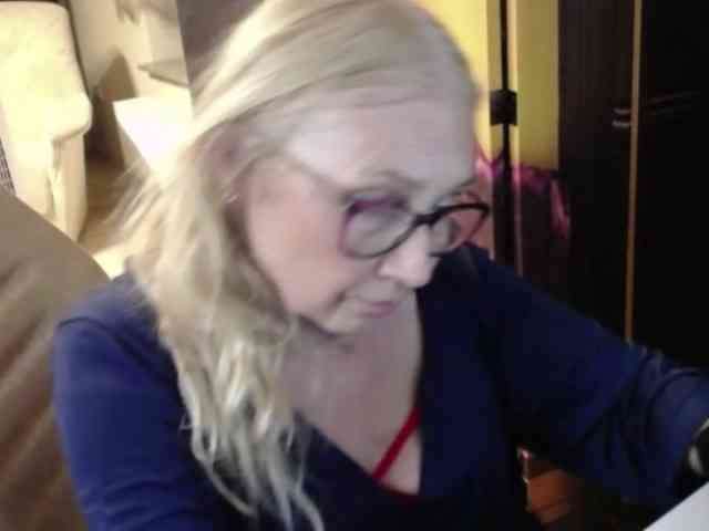BlondeSofia webcam