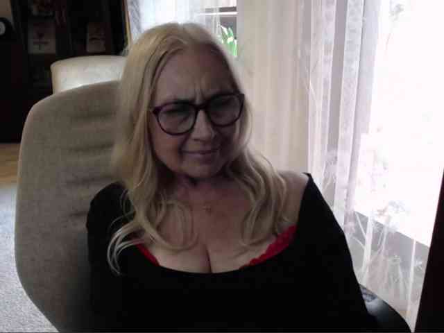 BlondeSofia webcam