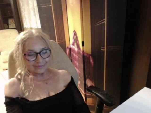 Model: BlondeSofia
