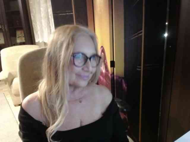 Model: BlondeSofia
