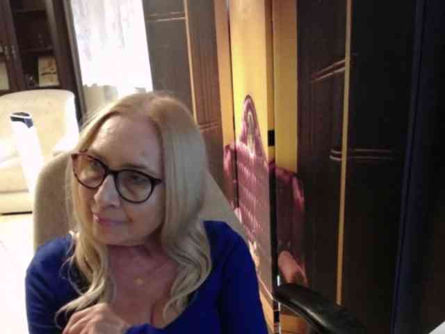 BlondeSofia webcam