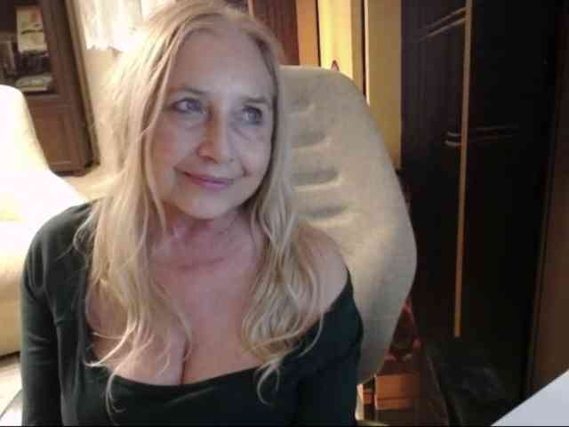 Model: BlondeSofia