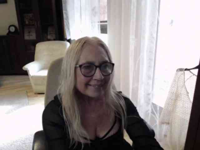 BlondeSofia webcam
