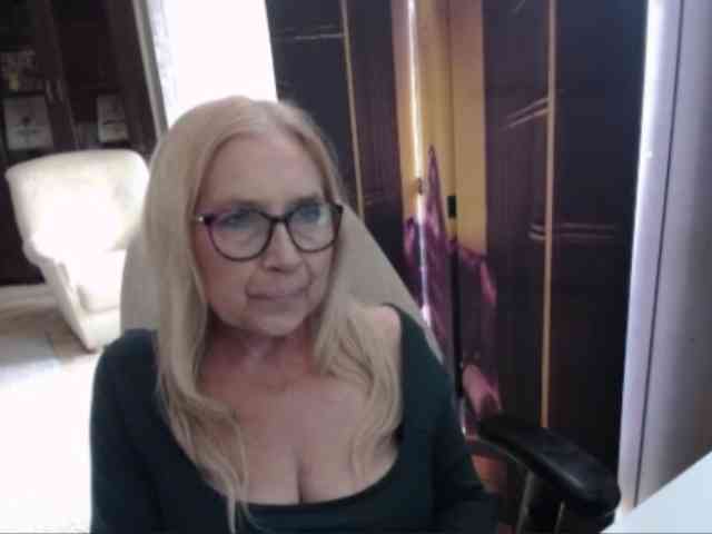 Model: BlondeSofia