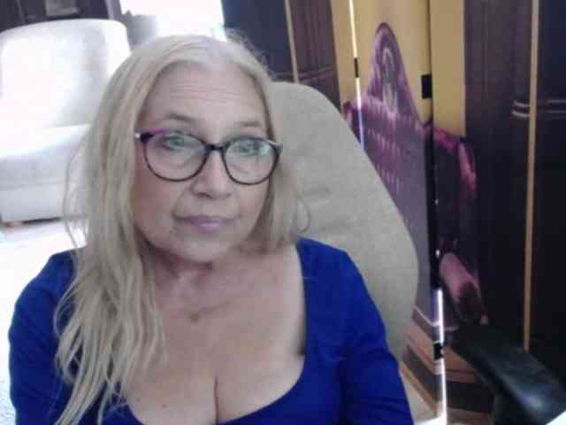BlondeSofia webcam