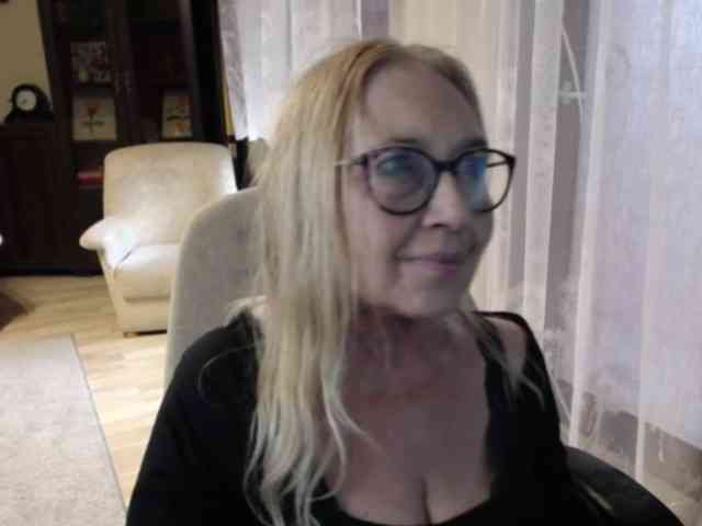 BlondeSofia webcam
