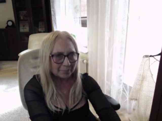 BlondeSofia webcam