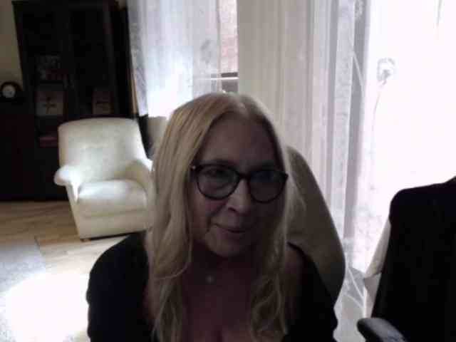 BlondeSofia webcam