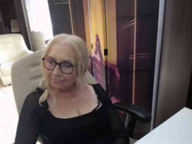 Model: BlondeSofia