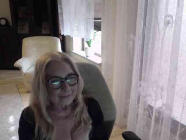 BlondeSofia webcam
