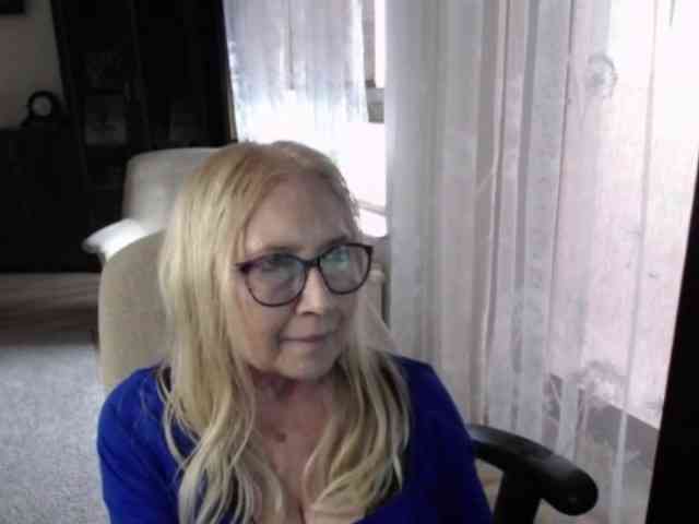 BlondeSofia webcam