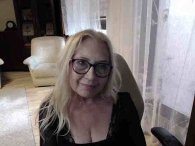 BlondeSofia webcam