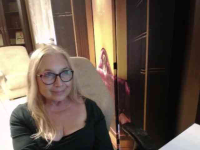 BlondeSofia webcam