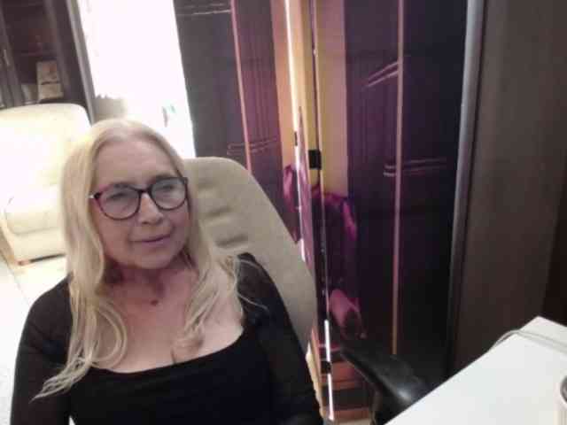 Model: BlondeSofia