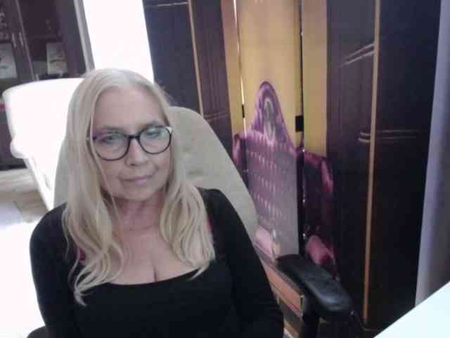 BlondeSofia webcam