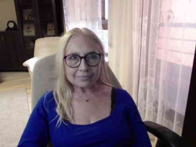BlondeSofia webcam