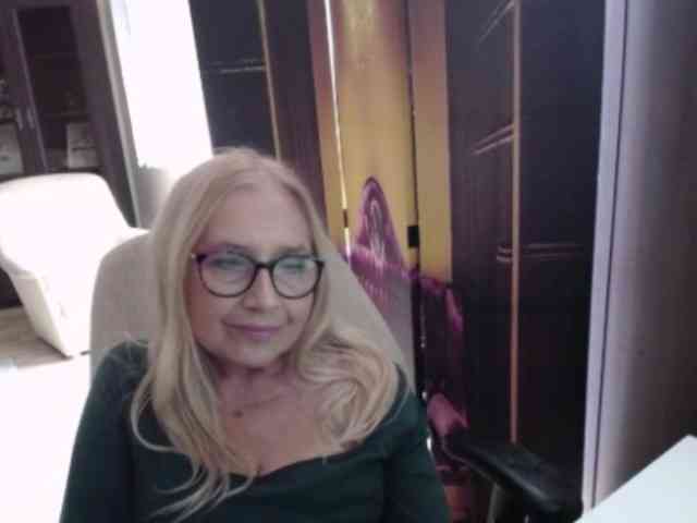 BlondeSofia webcam