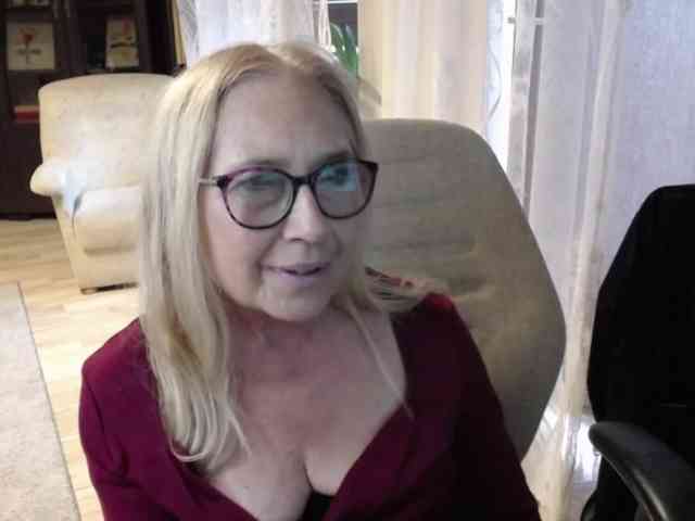 BlondeSofia webcam
