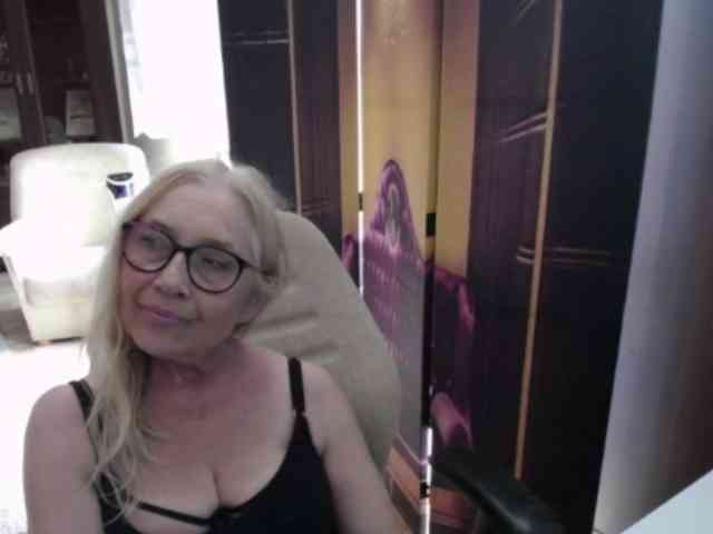 BlondeSofia webcam