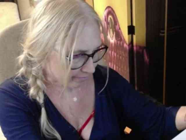 BlondeSofia webcam