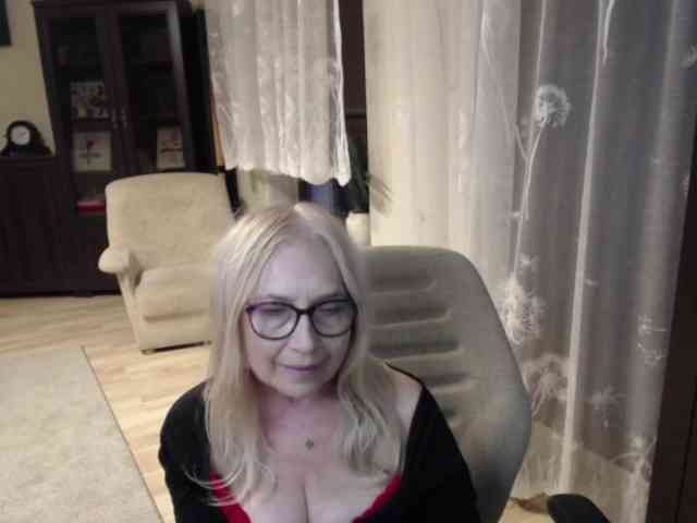 BlondeSofia webcam
