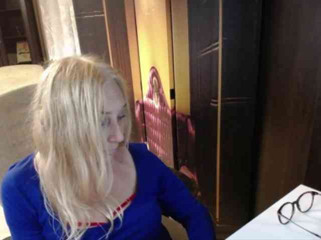BlondeSofia webcam