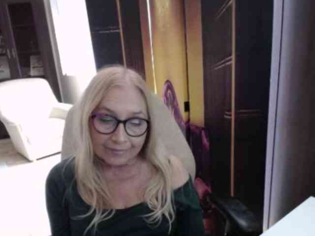 BlondeSofia webcam