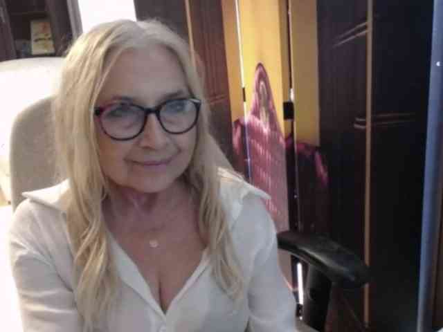Model: BlondeSofia