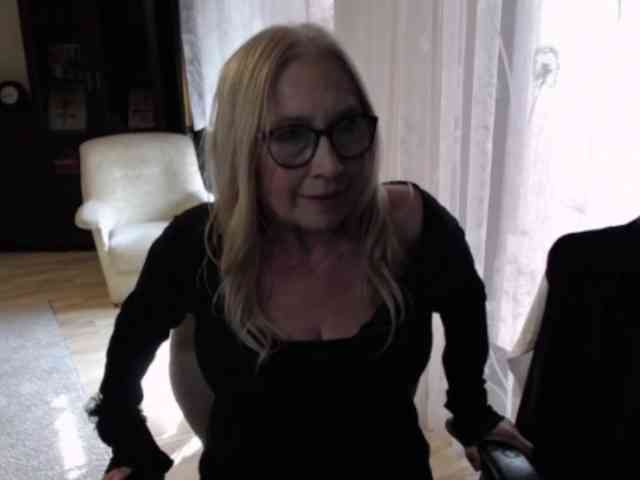 BlondeSofia webcam