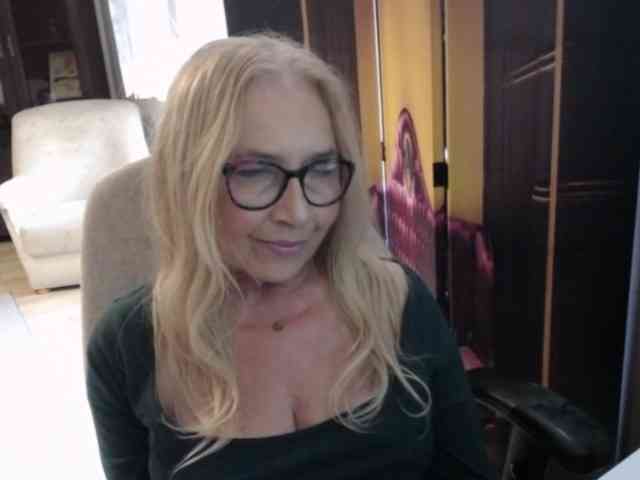 BlondeSofia webcam