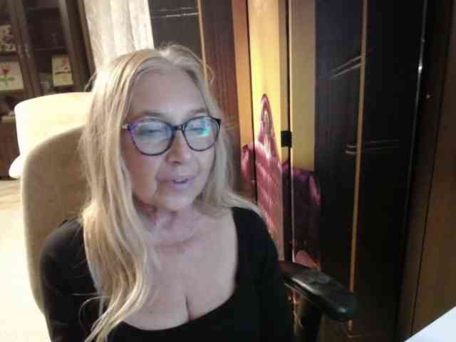BlondeSofia webcam