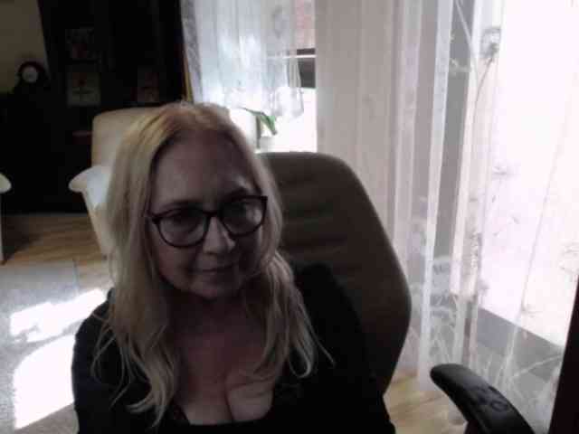 BlondeSofia webcam