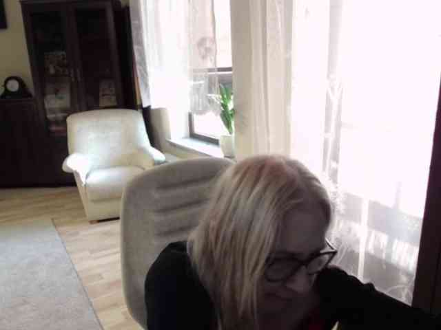BlondeSofia webcam