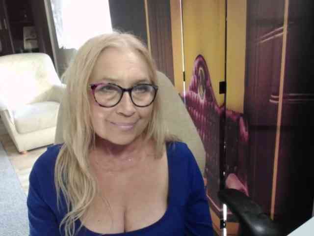 BlondeSofia webcam