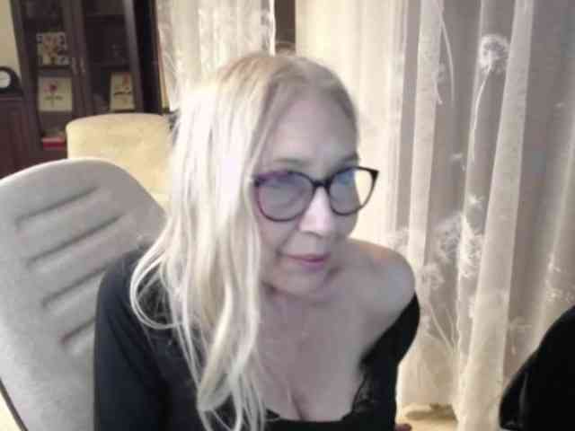 Model: BlondeSofia