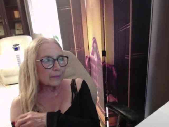 BlondeSofia webcam