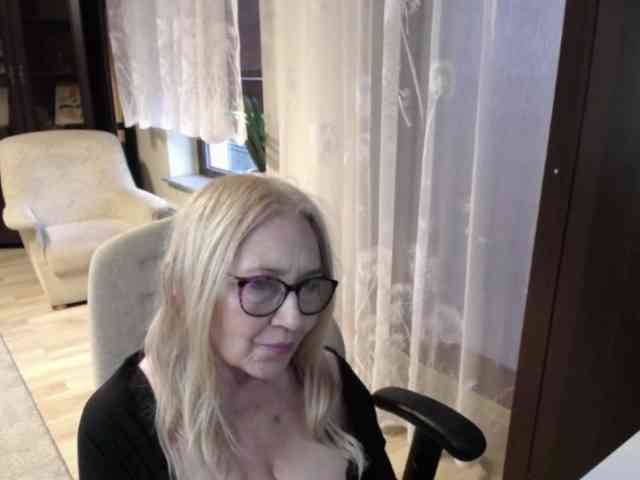 BlondeSofia webcam