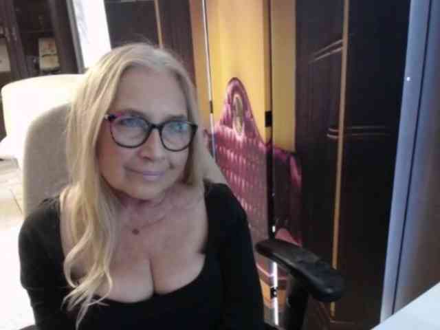 Model: BlondeSofia