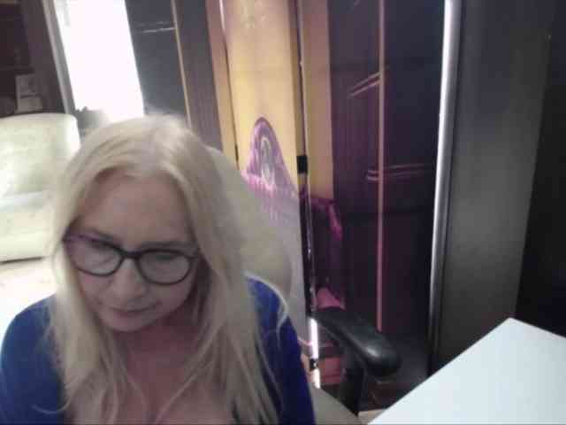 BlondeSofia webcam