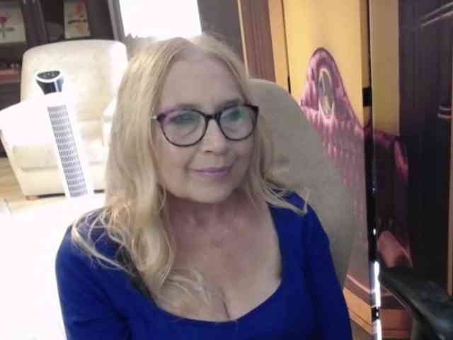 BlondeSofia webcam