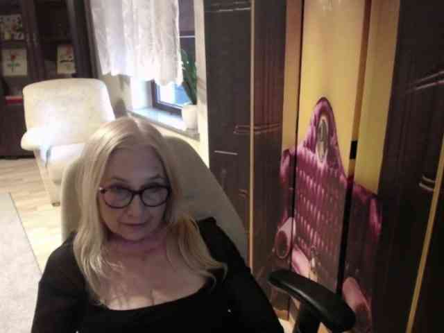 BlondeSofia webcam