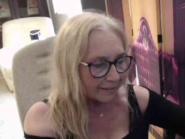 BlondeSofia webcam