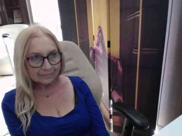 BlondeSofia webcam