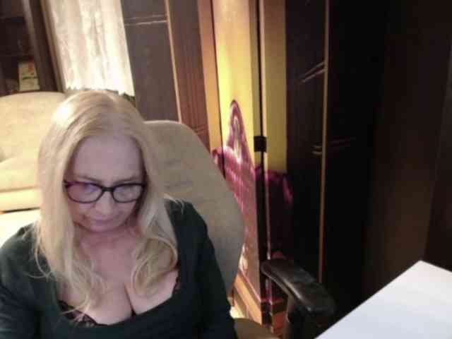 BlondeSofia webcam