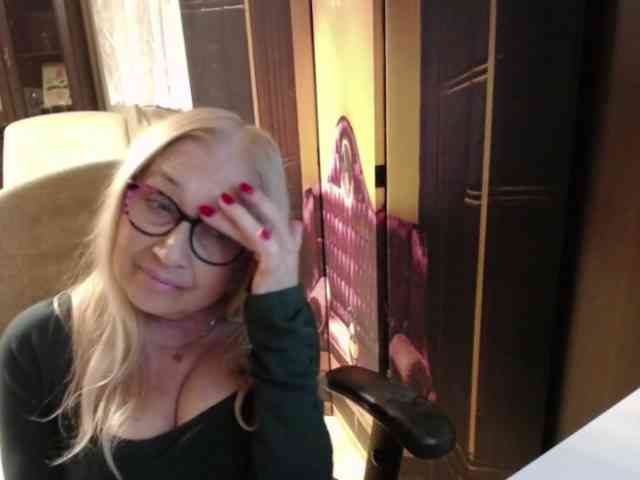 BlondeSofia webcam